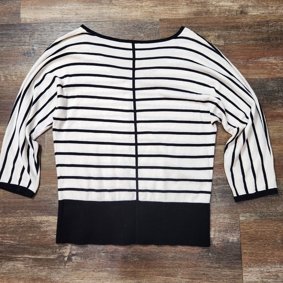 TALBOTS BLACK & WHITE STRIPED PULLOVER SWEATER SIZE MEDIUM - Picture 7 of 7